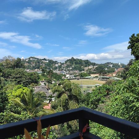 Kelum Homestay Kandy Esterno foto