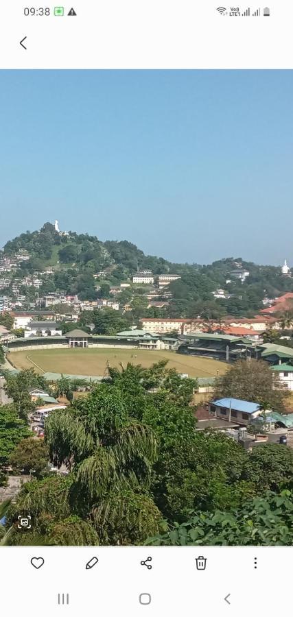 Kelum Homestay Kandy Esterno foto