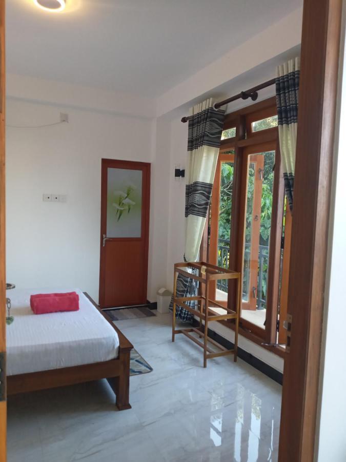 Kelum Homestay Kandy Esterno foto