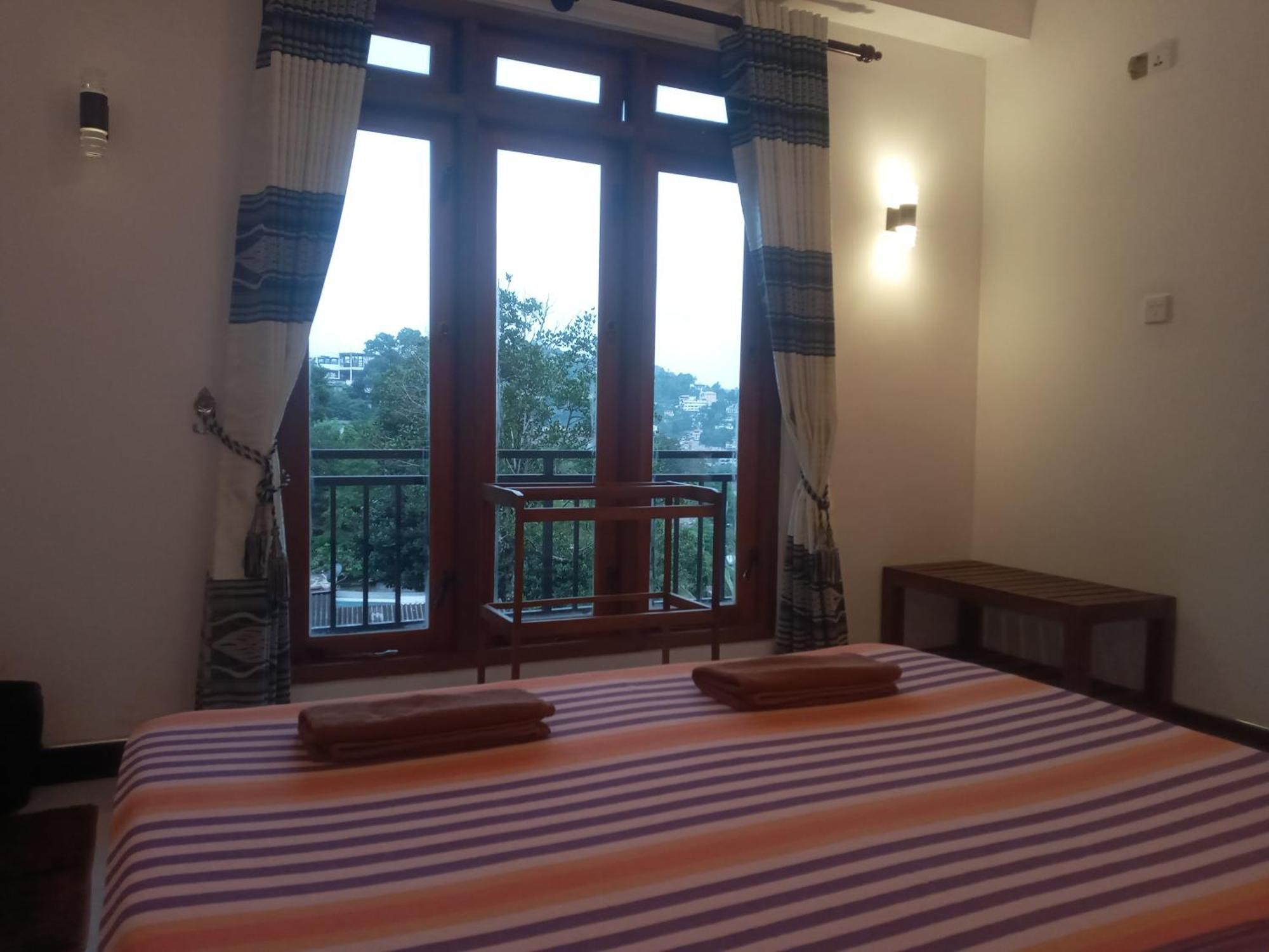 Kelum Homestay Kandy Esterno foto