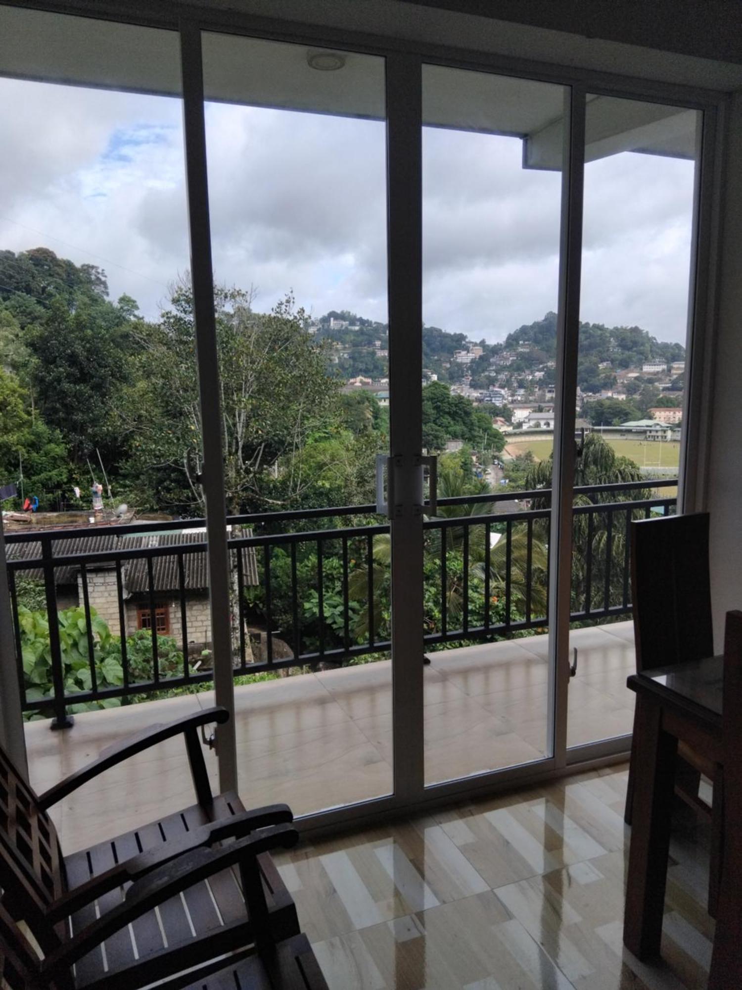 Kelum Homestay Kandy Esterno foto