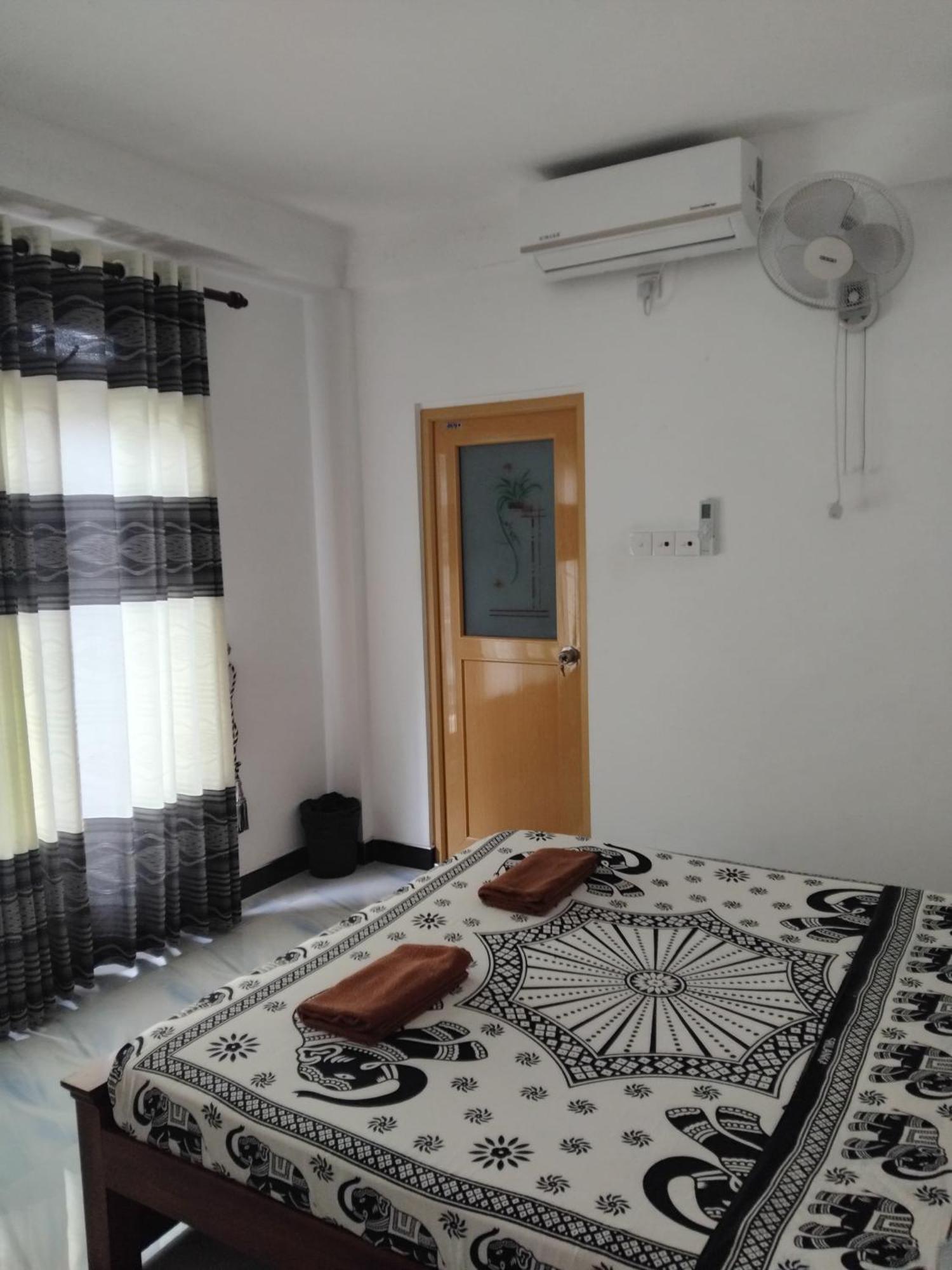Kelum Homestay Kandy Esterno foto
