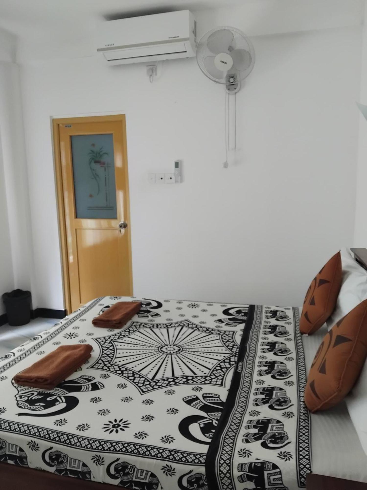 Kelum Homestay Kandy Esterno foto