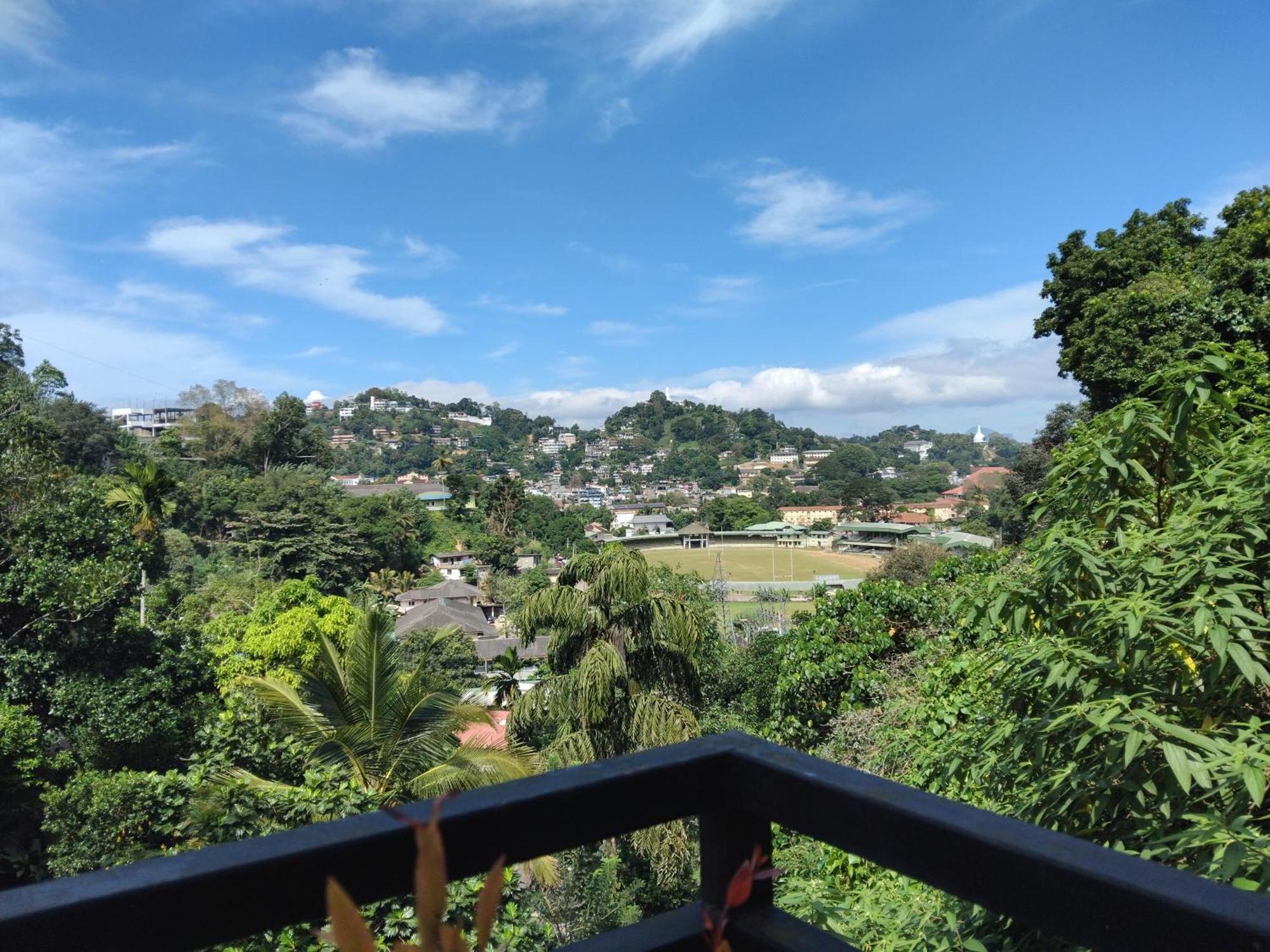 Kelum Homestay Kandy Esterno foto