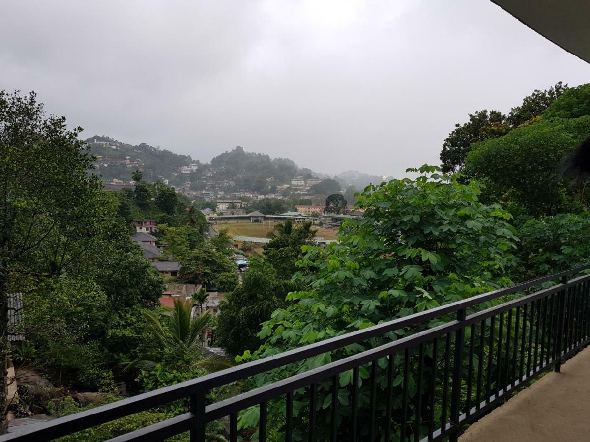 Kelum Homestay Kandy Esterno foto