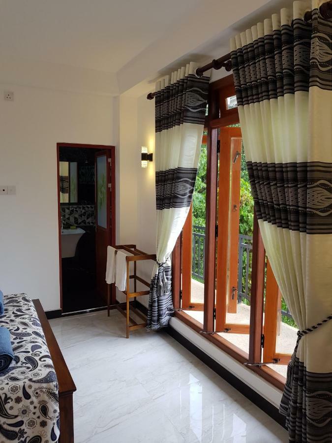 Kelum Homestay Kandy Esterno foto