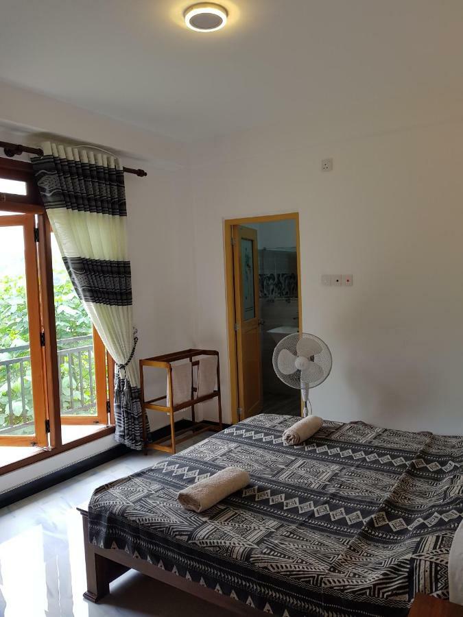Kelum Homestay Kandy Esterno foto