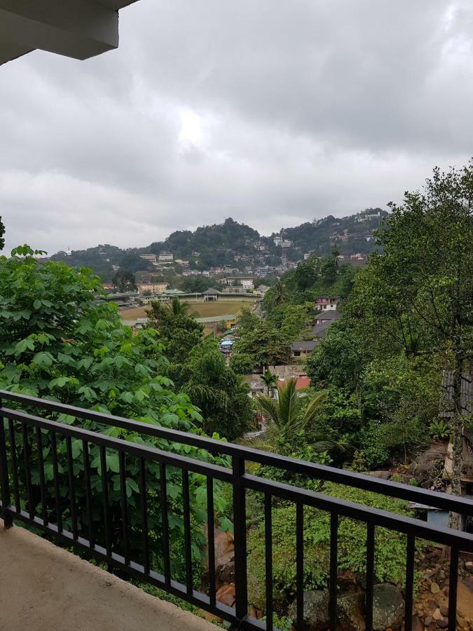 Kelum Homestay Kandy Esterno foto