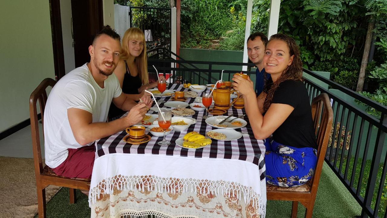 Kelum Homestay Kandy Esterno foto